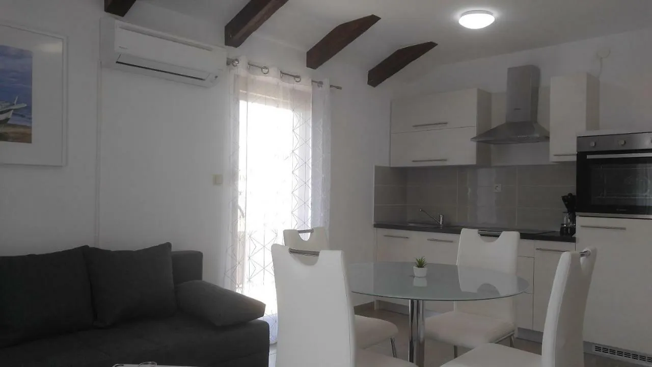 Apartmani Roberta Jurdani 0*,